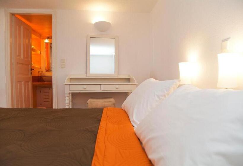 Superior suite with view, Whitedeck Santorini