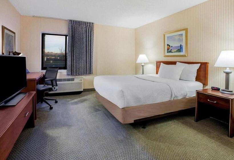 Номер Executive Кровать Кинг, La Quinta Inn By Wyndham Detroit Southgate