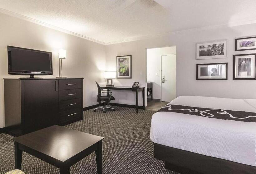 Номер Executive Кровать Кинг, La Quinta By Wyndham Cleveland   Airport North