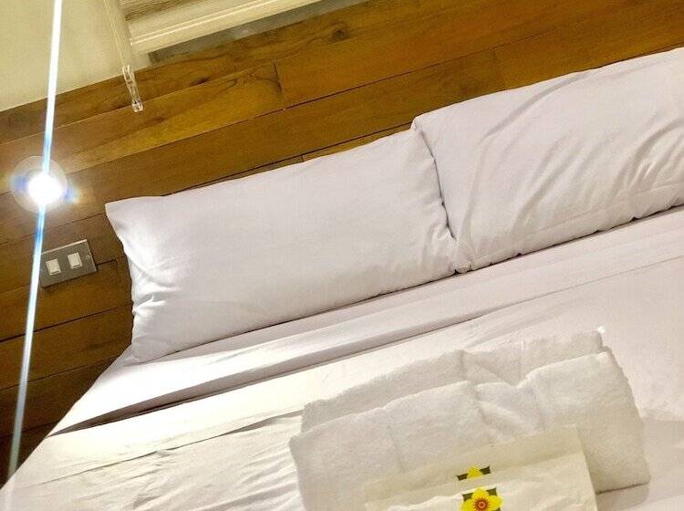 اتاق لوکس, Two Seasons Executive Suites