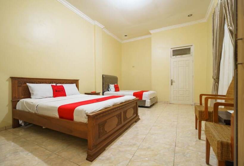 Номер Стандарт Трехместный, Reddoorz Plus @ Hotel Sempurna Watervang Lubuk Linggau