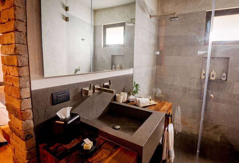 سوییت جونیور, Mubu Hotel Boutique
