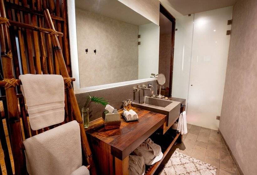 سوییت سوپریور, Mubu Hotel Boutique
