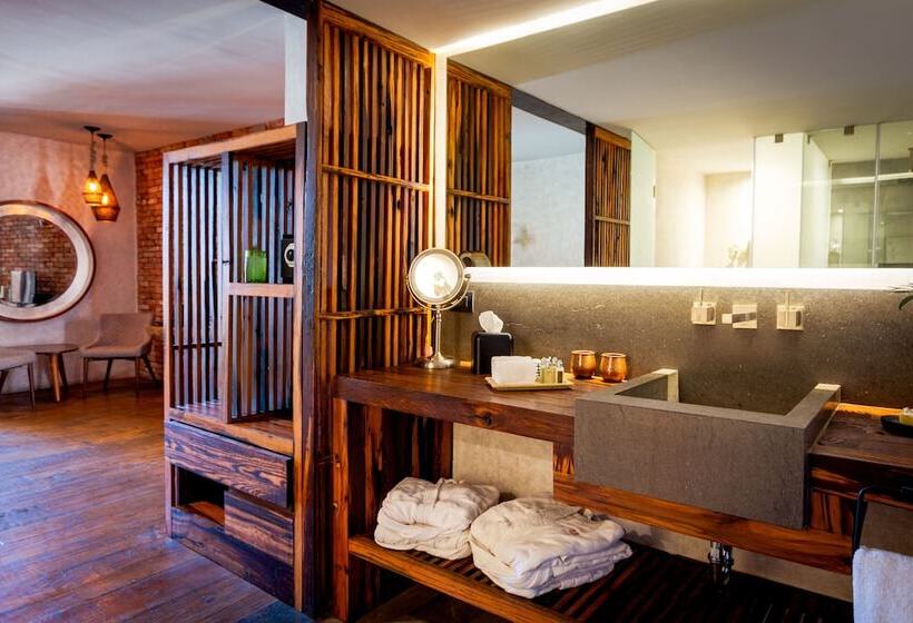 سوییت لوکس, Mubu Hotel Boutique