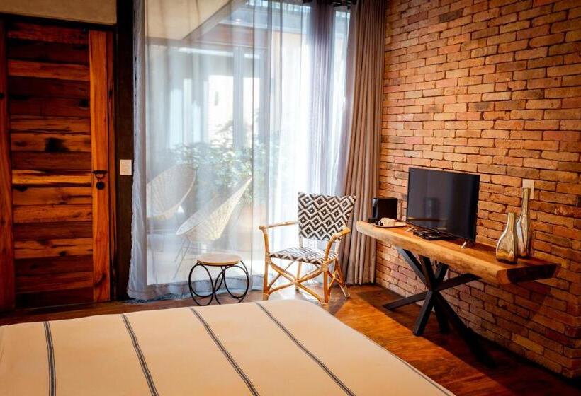 سوییت جونیور, Mubu Hotel Boutique