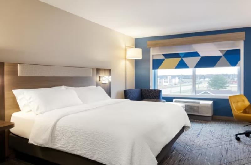 Номер Стандарт Кровать Кинг Адаптированный для Инвалидов, Holiday Inn Express Peachtree Corners Norcross, An Ihg