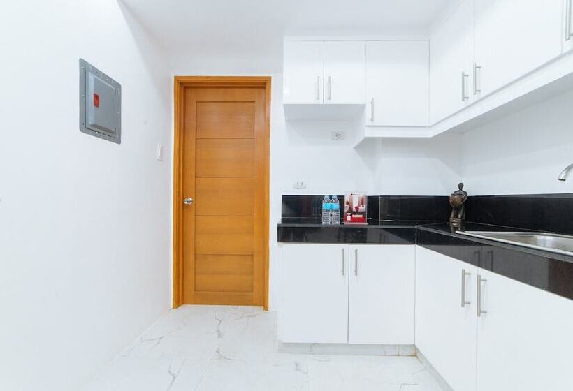 اتاق خانوادگی, Reddoorz At Dbuilders Rooms Bangkal Makati