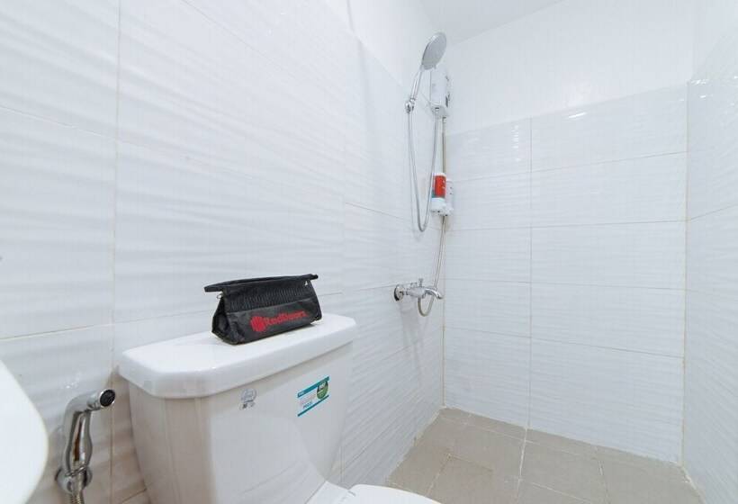 اتاق خانوادگی, Reddoorz At Dbuilders Rooms Bangkal Makati