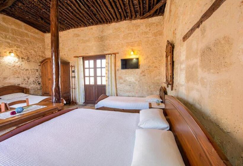 اتاق کلاسیک چهارنفره, Revaklı Ev Guest House