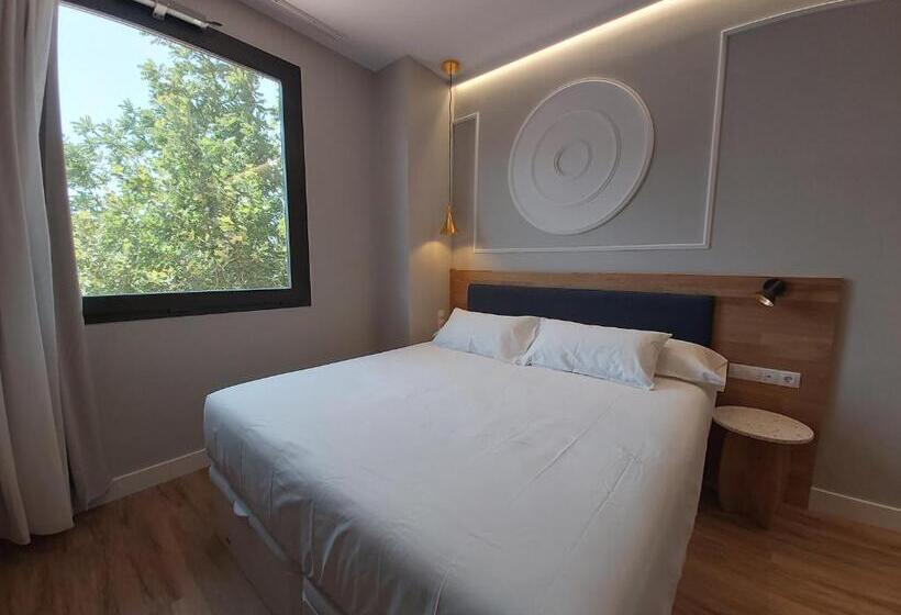 اتاق لوکس با تخت بزرگ, Habital Suites