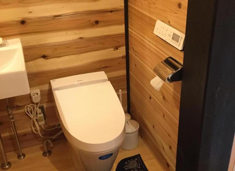 اتاق استاندارد چهارنفره با بالکن, Guesthouse Kazura