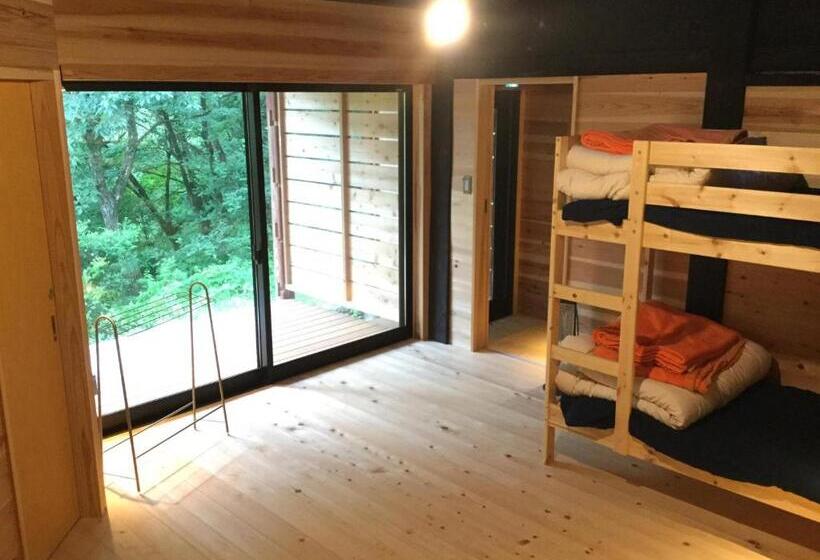اتاق استاندارد چهارنفره با بالکن, Guesthouse Kazura