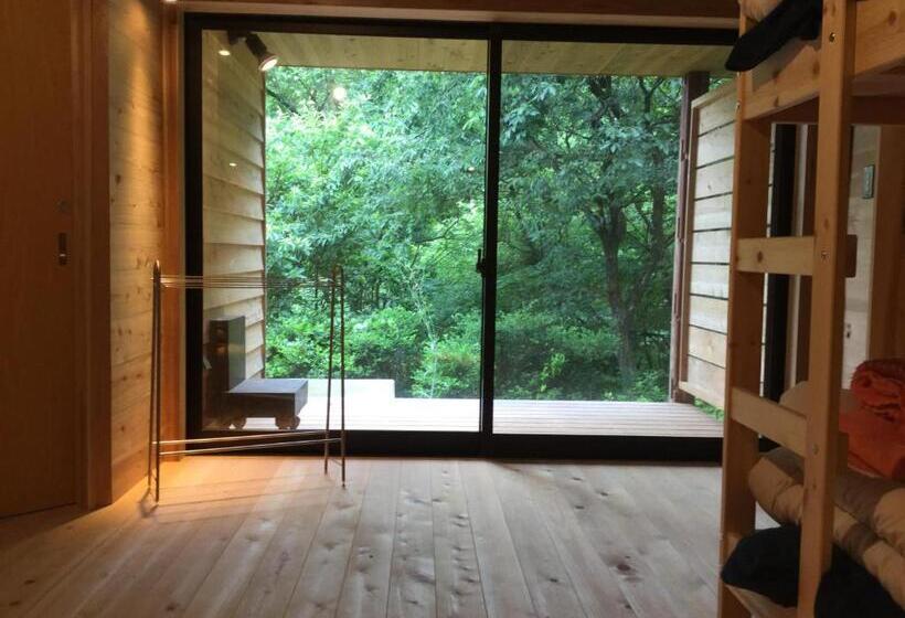 اتاق استاندارد چهارنفره با بالکن, Guesthouse Kazura