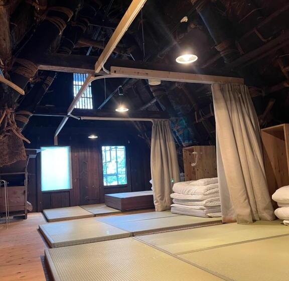 تختخواب در اتاق مشترک, Guesthouse Kazura