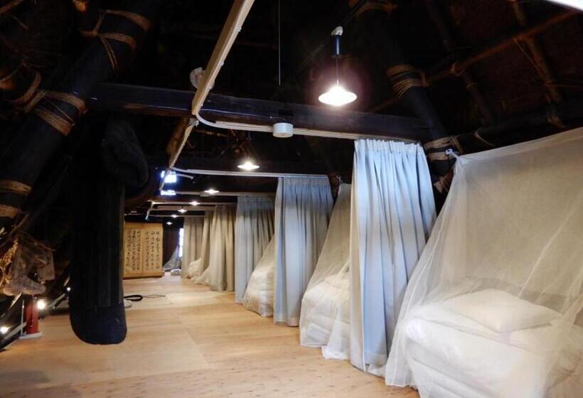 تختخواب در اتاق مشترک, Guesthouse Kazura