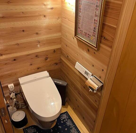 تختخواب در اتاق مشترک, Guesthouse Kazura