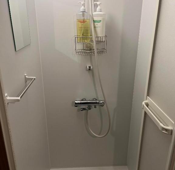 تختخواب در اتاق مشترک, Guesthouse Kazura