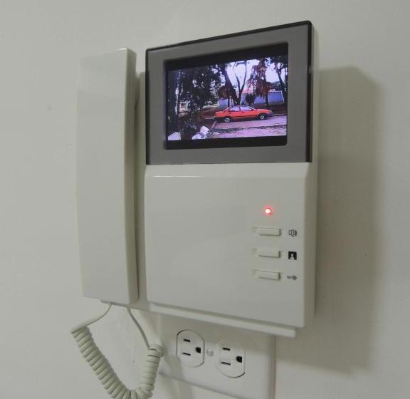디럭스 룸, Meraki Host