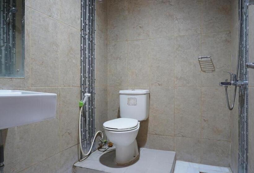 Номер Economy, Reddoorz Near Kemang Square