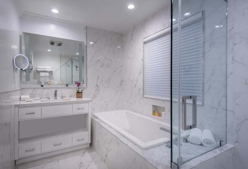Люкс Повышенной Комфортности, Beverly Hills Plaza Hotel & Spa