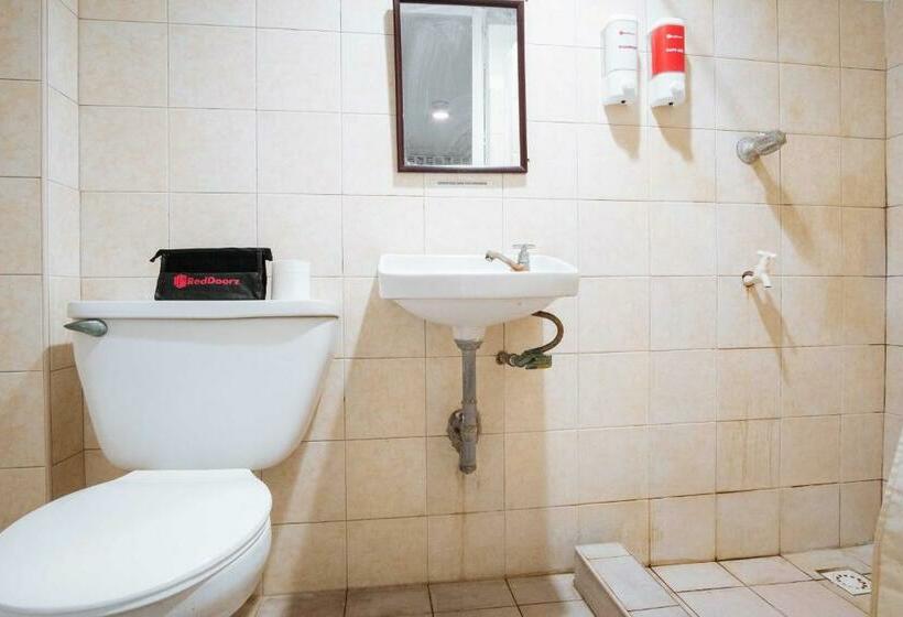 Номер Стандарт Трехместный, Reddoorz @downtown Bacolod