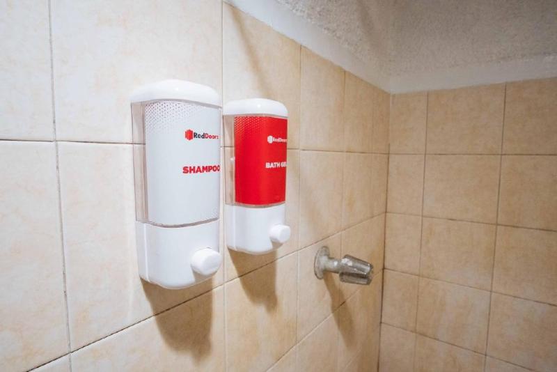 Номер Стандарт Трехместный, Reddoorz @downtown Bacolod