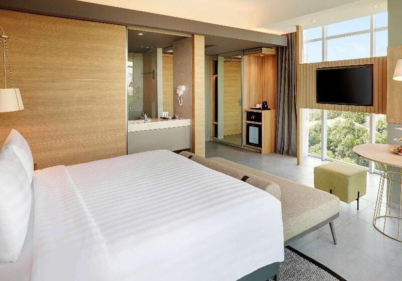 Полулюкс Кровать Кинг, Mercure Makassar Nexa Pettarani