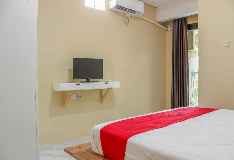 Номер Стандарт, Reddoorz Syariah Near Pasar Modern Cikopo