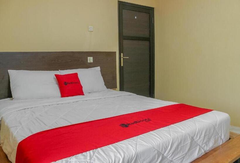 Номер Economy, Reddoorz Syariah Near Pasar Modern Cikopo