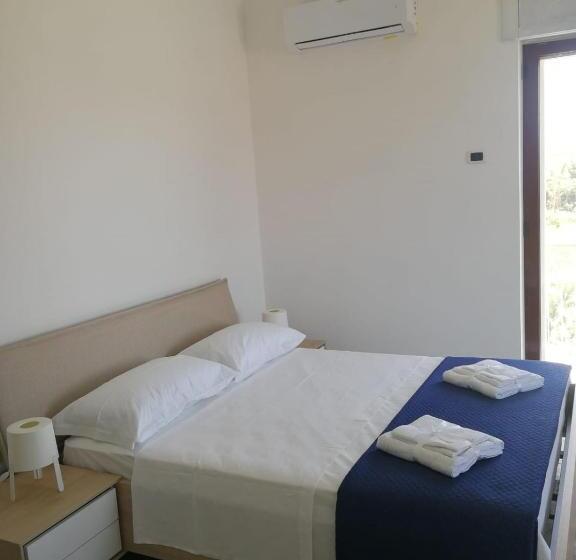 اتاق استاندارد چهارنفره با بالکن, B&b Crispino