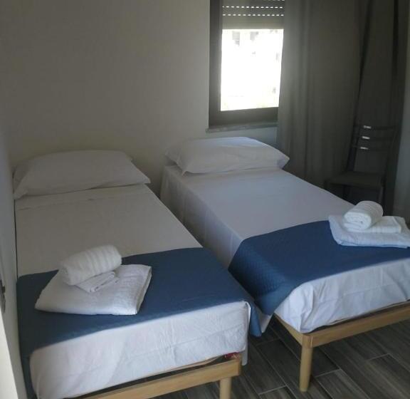 اتاق استاندارد چهارنفره با بالکن, B&b Crispino