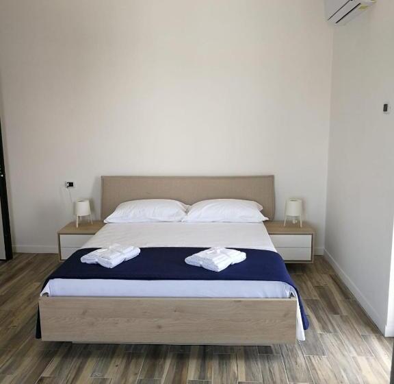 اتاق استاندارد چهارنفره با بالکن, B&b Crispino