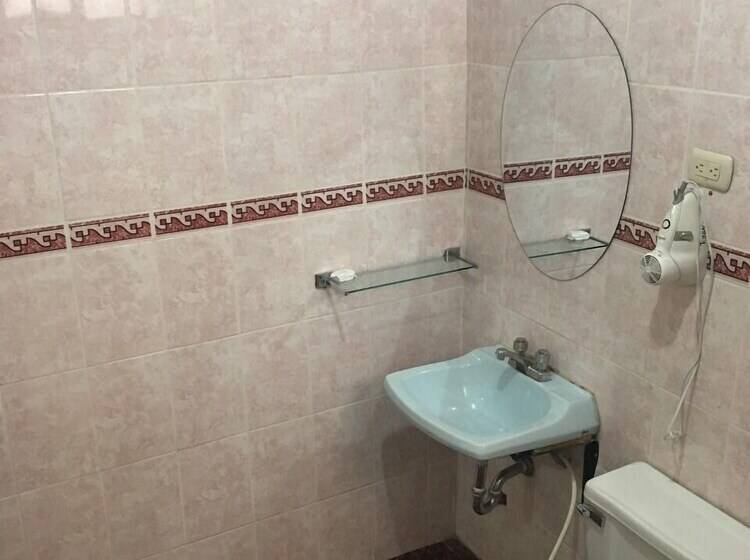 Номер Стандарт, Alli's House