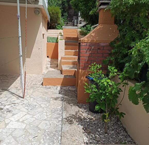 اتاق راحتی سه تخته, Apartmani   Sobe ćosić