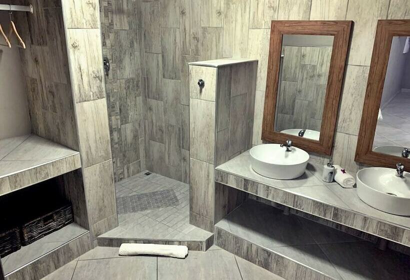 Семейный Номер, The Wilds Guest House