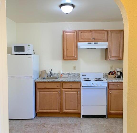 استودیو استاندارد با تخت کینگ, Carlin's Cottage Court