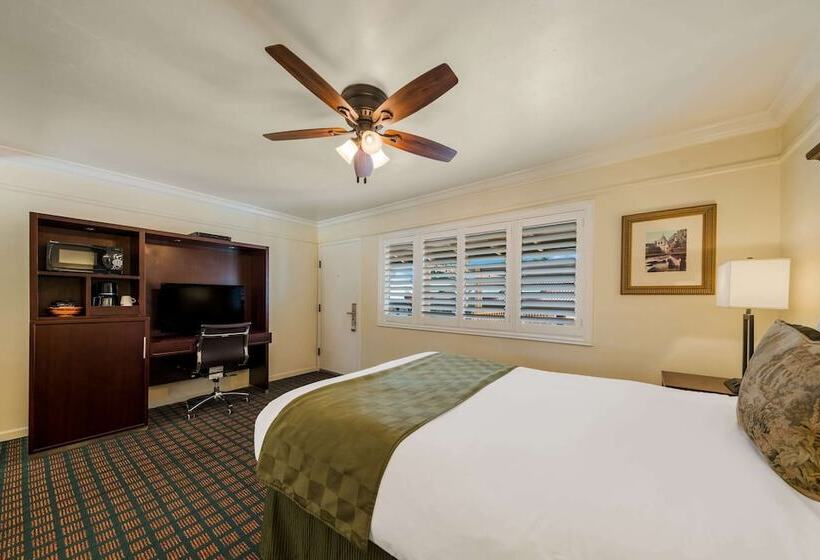Люкс, Clarion Collection Carmel Oaks Inn