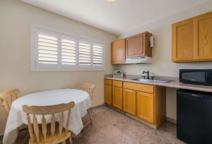 Люкс, Clarion Collection Carmel Oaks Inn