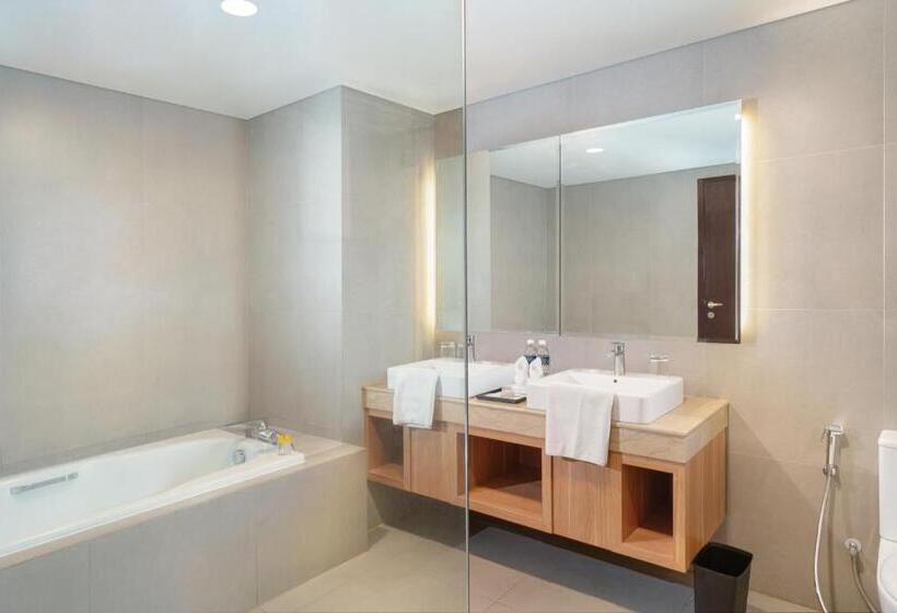 キングサイズベッドのジュニアスイート, Golden Tulip Springhill Lampung