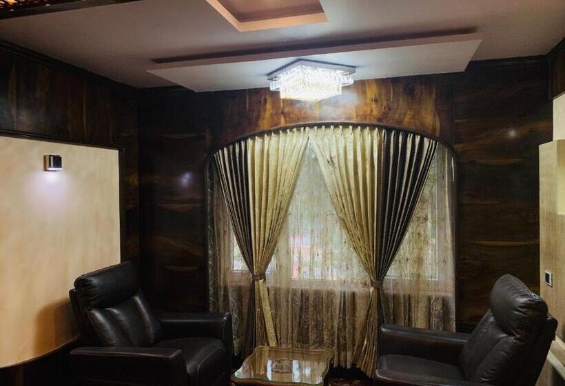 سوئیت با تخت بزرگ, Beverly Villa