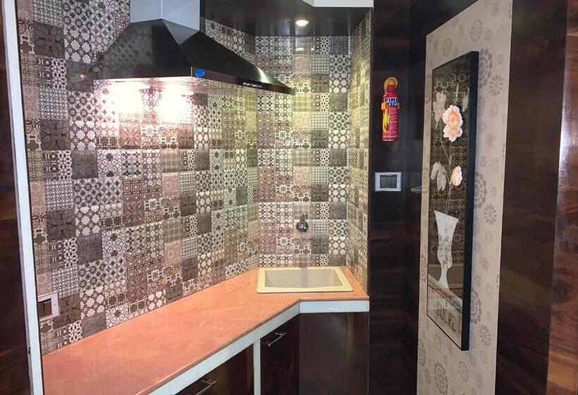 سوئیت با تخت بزرگ, Beverly Villa