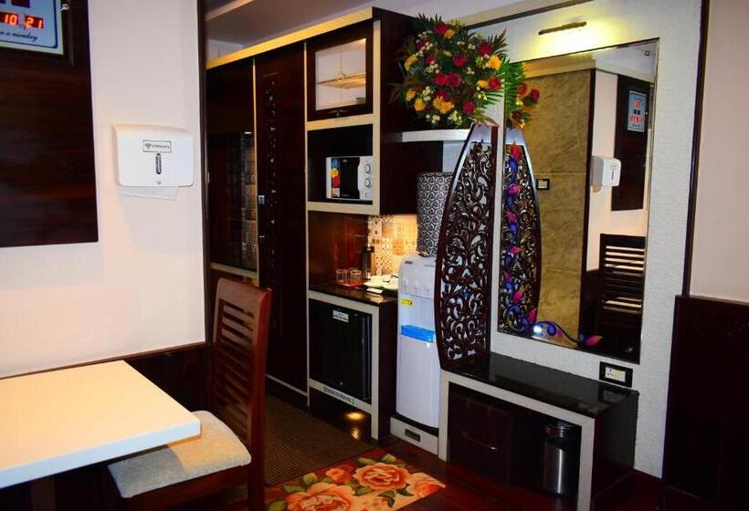 سوییت با چشم‌انداز کوه, Beverly Villa