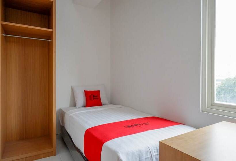Семейный Номер, Reddoorz Apartment Near Exit Toll Colomadu