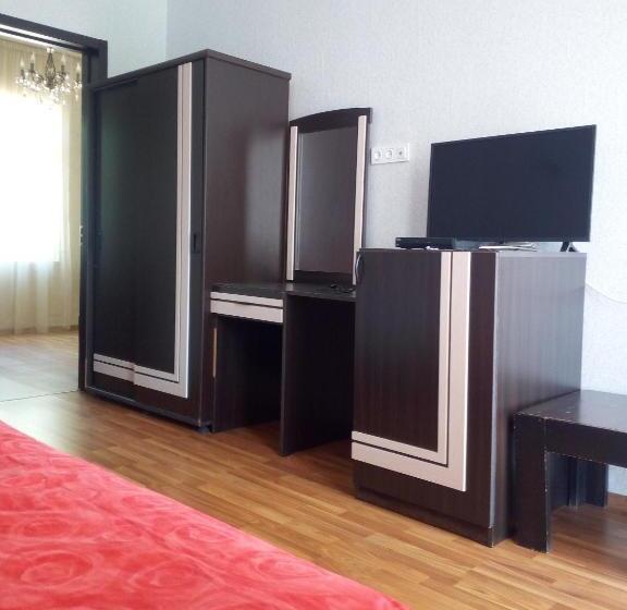 اتاق استاندارد چهار تخته با چشم‌انداز دریا, Small Guest House