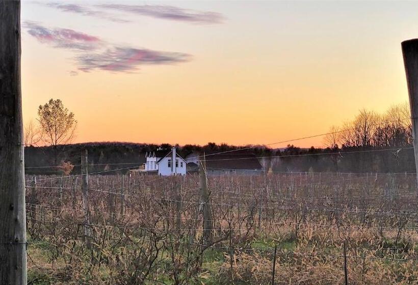 غرفة قياسية مطلّة علي الحديقة, Auberge Du Vignoble Bromont
