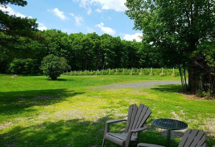Номер Стандарт, Auberge Du Vignoble Bromont