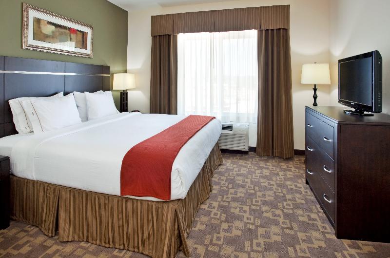 سوئیت اجرایی با تخت کینگ, Holiday Inn Express Hotel & Suites Topeka North By Ihg