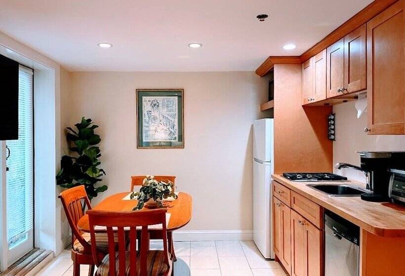 프리미엄 스튜디오, Copley House