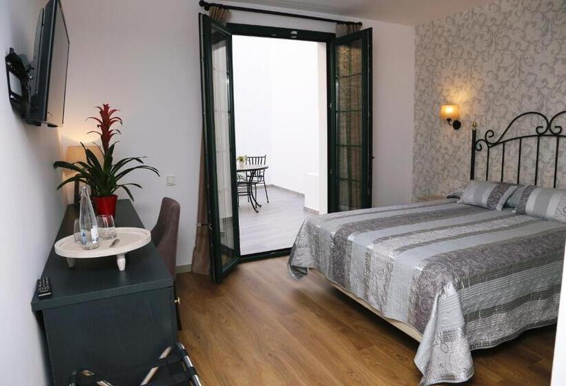 Superior Room with Terrace, Jardi De Pedra