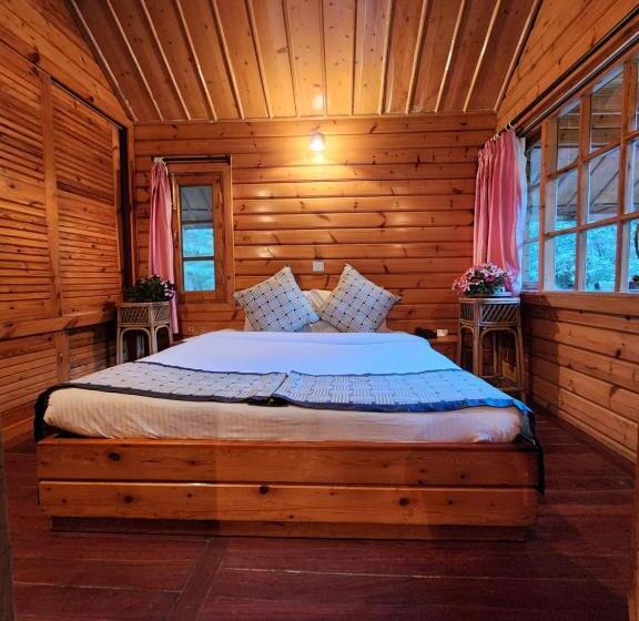 샬레, The Chalets Naldehra